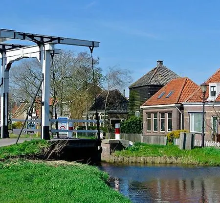 The Monumental Canal House Sam